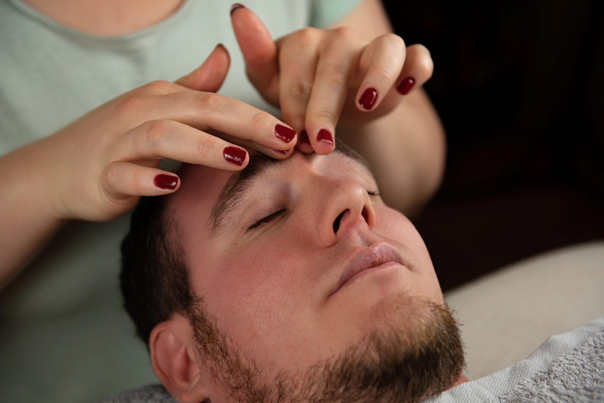 Frissítő Szemkörnyéki masszázs